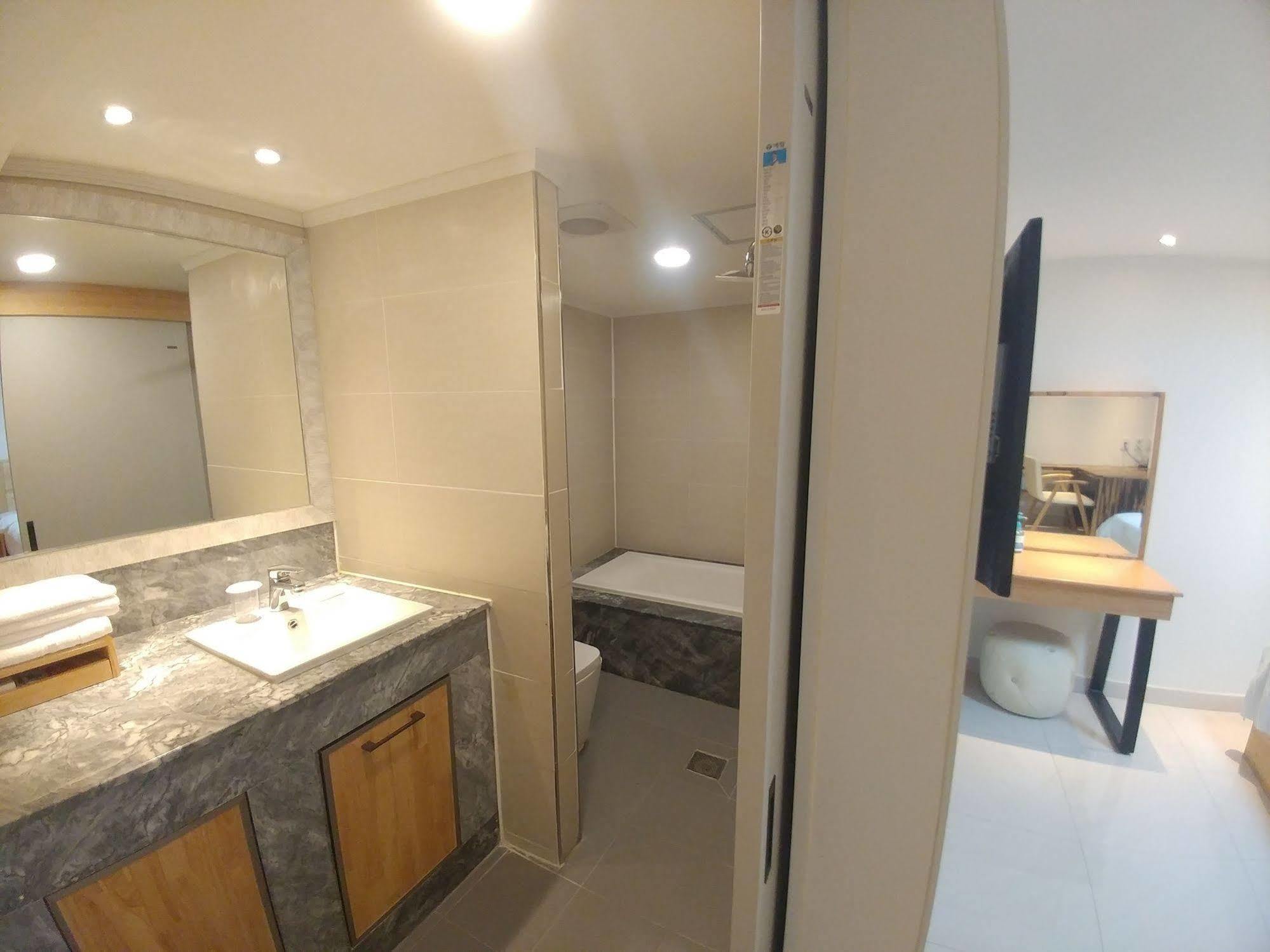 סוואן I.Y Hotel מראה חיצוני תמונה